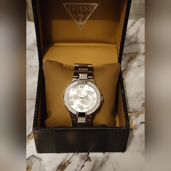 BNB Women's Guess Silver watch - Picture 7 of 9
